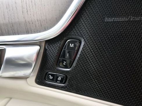 Used 2023 Volvo S90 B6 Plus image 29