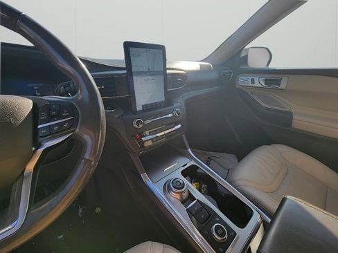 Used 2020 Ford Explorer Platinum w/ Premium Technology Package image 17