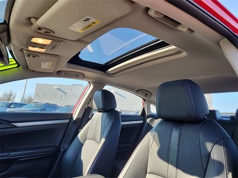 Used 2018 Honda Civic Touring image 16