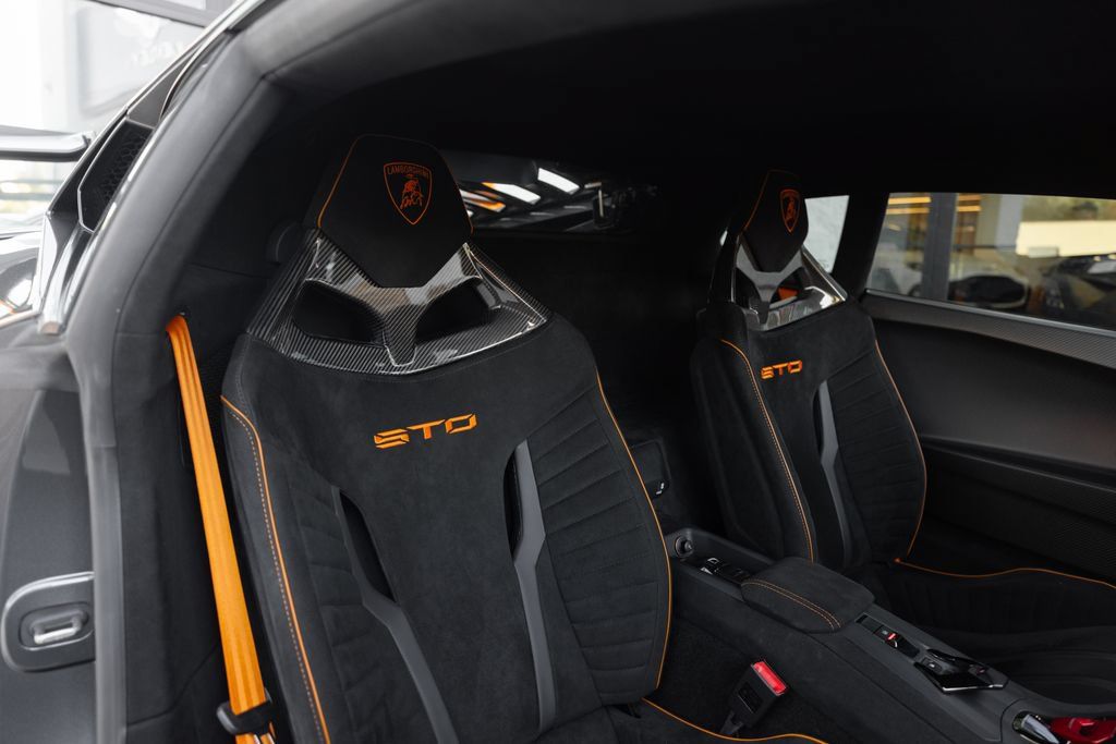 Used 2023 Lamborghini Huracan STO RWD image 27