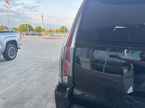 Used 2017 Cadillac Escalade ESV Platinum image 5