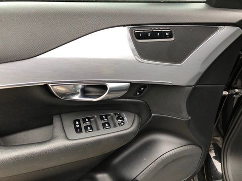 Used 2018 Volvo XC90 T5 Momentum w/ Convenience Package image 12