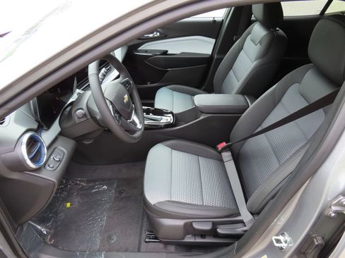 New 2026 Chevrolet Trax LT w/ Driver Confidence Package FWD image 18