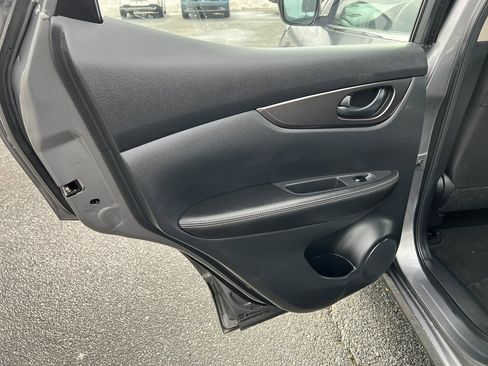 Used 2021 Nissan Rogue Sport S image 24