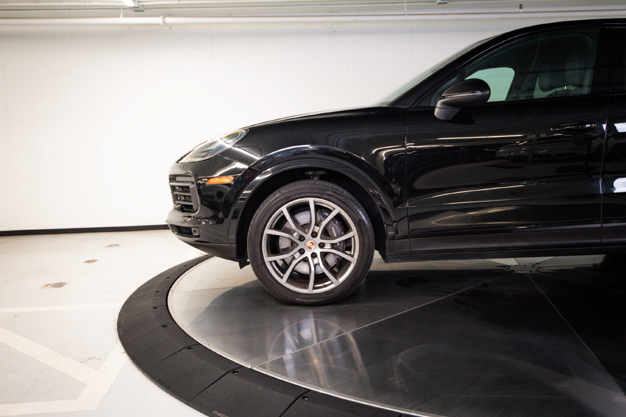 Certified 2023 Porsche Cayenne Platinum Edition AWD/4WD image 11
