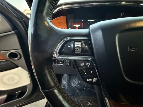 Used 2020 Lincoln Navigator L Reserve w/ Equipment Group 208A Reserve AWD/4WD image 25