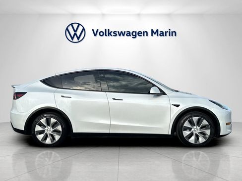 Used 2022 Tesla Model Y Long Range image 6