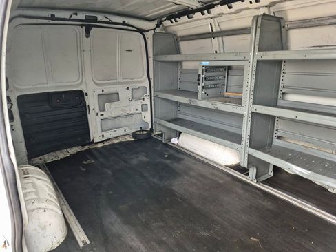 Used 2015 Chevrolet Express 2500 image 9