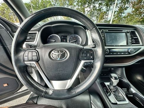 Used 2018 Toyota Highlander Limited image 11