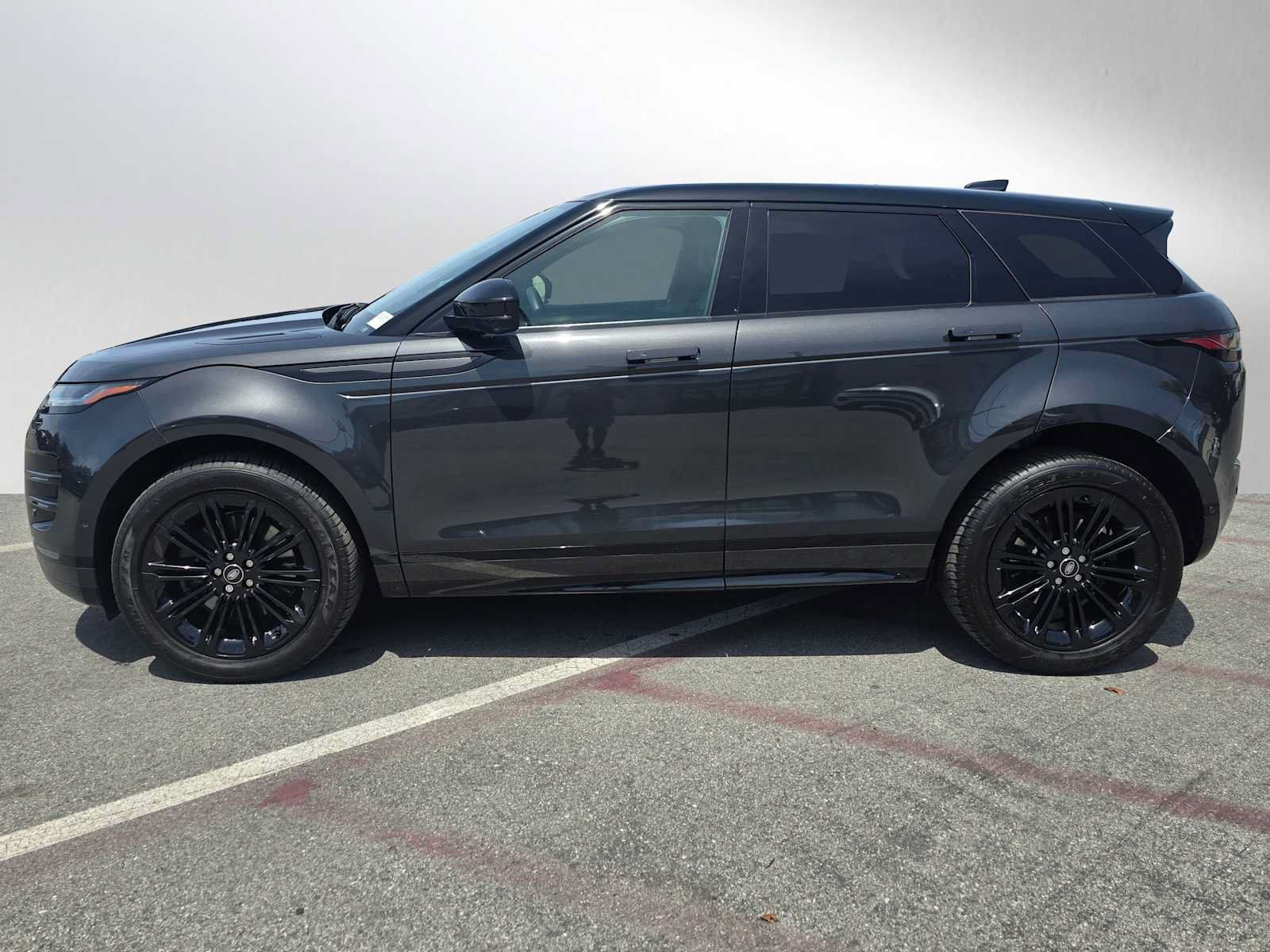 Used 2026 Land Rover Range Rover Evoque Dynamic SE AWD/4WD image 2