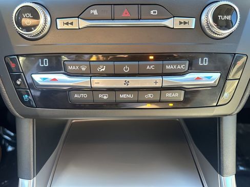 Used 2020 Ford Explorer Limited image 22