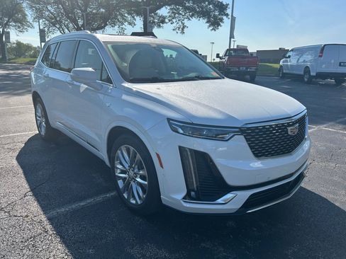 Used 2023 Cadillac XT6 Premium Luxury w/ Technology Package AWD/4WD image 3