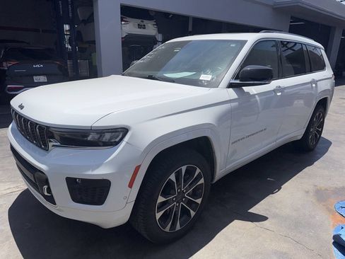 Used 2021 Jeep Grand Cherokee L Overland w/ Luxury Tech Group IV AWD/4WD image 3