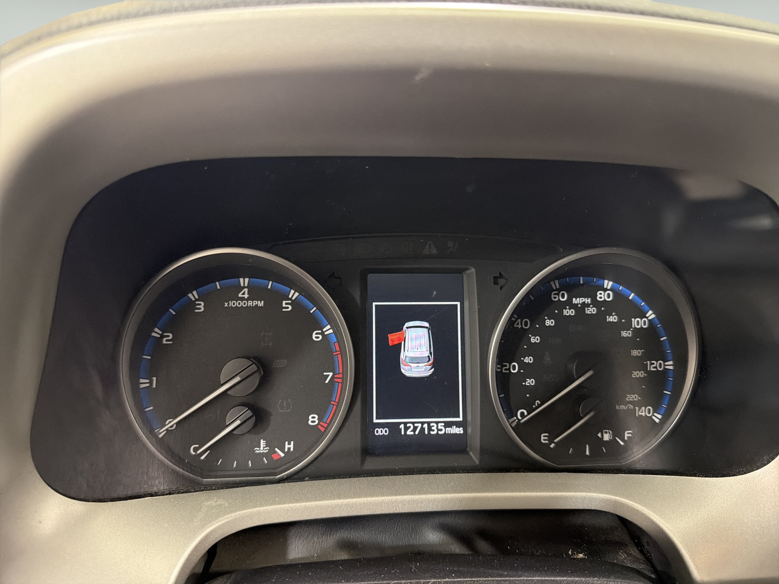 Used 2018 Toyota RAV4 LE FWD image 16