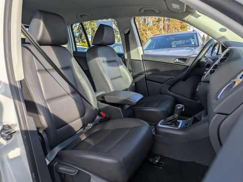 Used 2017 Volkswagen Tiguan S image 34