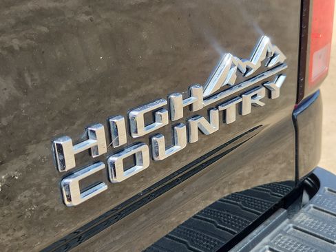 Used 2024 Chevrolet Silverado 2500 High Country AWD/4WD image 15
