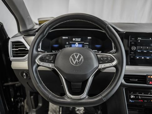 Used 2025 Volkswagen Taos SE w/ Panoramic Sunroof Package image 35