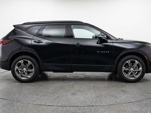 Used 2025 Chevrolet Blazer LT image 11