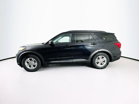 Used 2024 Ford Explorer XLT w/ Equipment Group 202A image 4