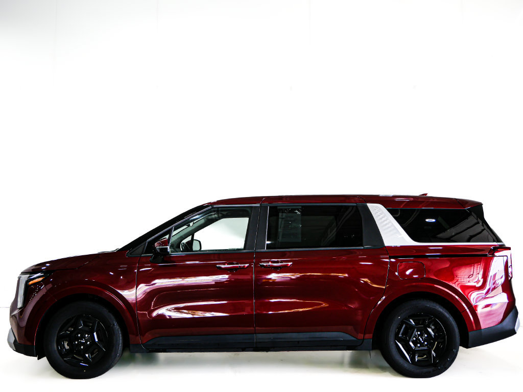 Used 2025 Kia Carnival FWD image 5