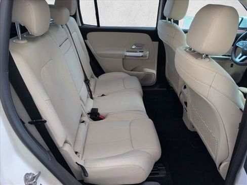 Used 2021 Mercedes-Benz GLB 250 w/ Premium Package image 20