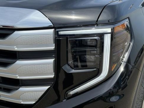 New 2026 GMC Sierra 1500 SLE w/ X31 Off-Road Package AWD/4WD image 18