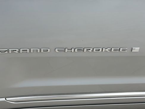 Used 2024 Jeep Grand Cherokee Summit AWD/4WD image 42