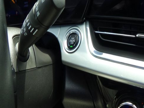 Used 2025 Chevrolet Trax LT w/ LT Convenience Package FWD image 25