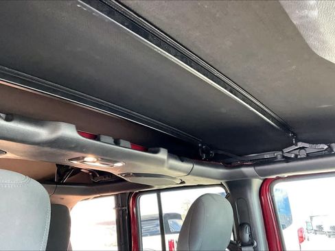 Used 2021 Jeep Wrangler Unlimited Sahara AWD/4WD image 30