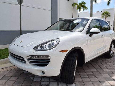 Used 2014 Porsche Cayenne Diesel Platinum Edition AWD/4WD image 2