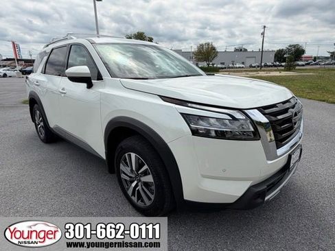 Certified 2024 Nissan Pathfinder SL AWD/4WD image 1