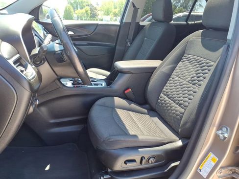 Used 2018 Chevrolet Equinox LT w/ Sun & Infotainment Package AWD/4WD image 3