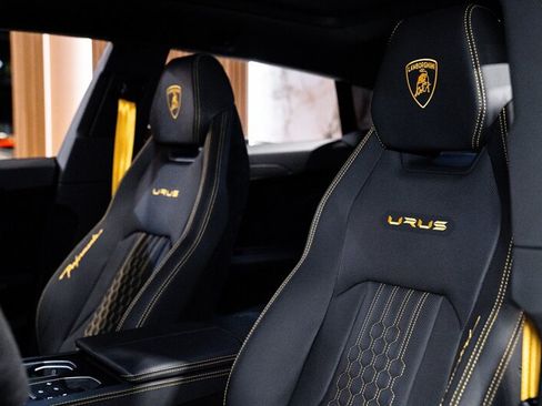 Used 2023 Lamborghini Urus Performante AWD/4WD image 14
