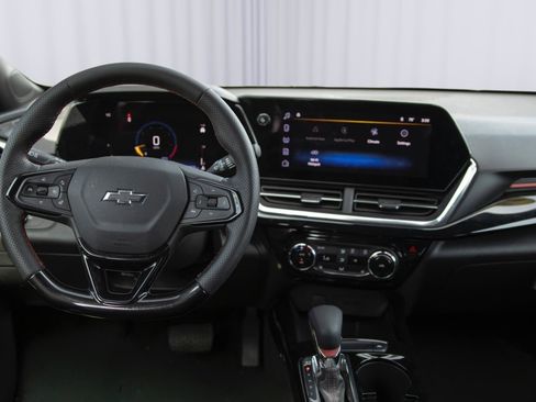 Used 2024 Chevrolet Trax RS w/ Driver Confidence Package FWD image 3