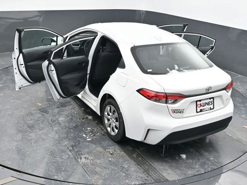 Used 2025 Toyota Corolla LE image 61