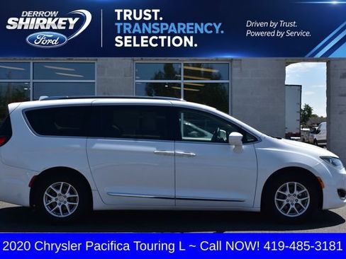 Used 2020 Chrysler Pacifica Touring-L FWD image 2
