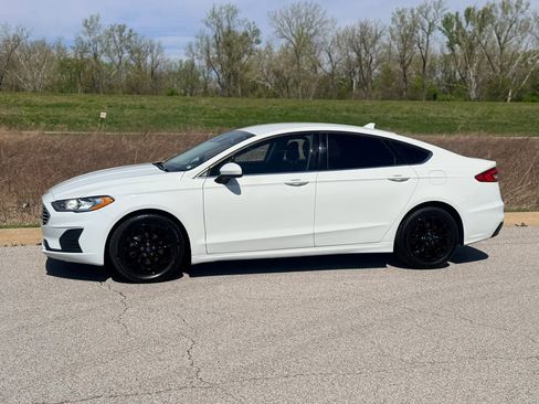 Used 2020 Ford Fusion SE image 6