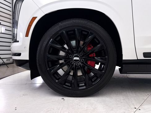 Used 2025 Cadillac Escalade Sport Platinum w/ LPO, ONYX Package AWD/4WD image 17