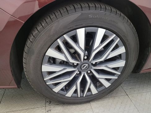 Used 2024 Nissan Altima 2.5 SV FWD image 31