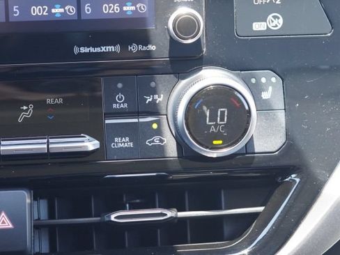 Used 2020 Toyota Highlander XLE FWD image 31