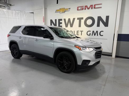 Used 2020 Chevrolet Traverse LS FWD image 2