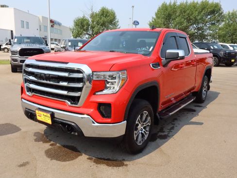 Used 2020 GMC Sierra 1500 SLE w/ SLE Value Package AWD/4WD image 3