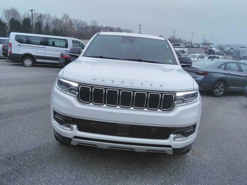 Used 2024 Jeep Wagoneer Series II w/ Flexible Seating Group image 2