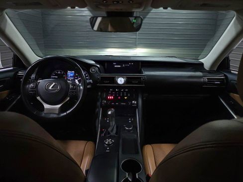 Used 2018 Lexus IS 300 image 11