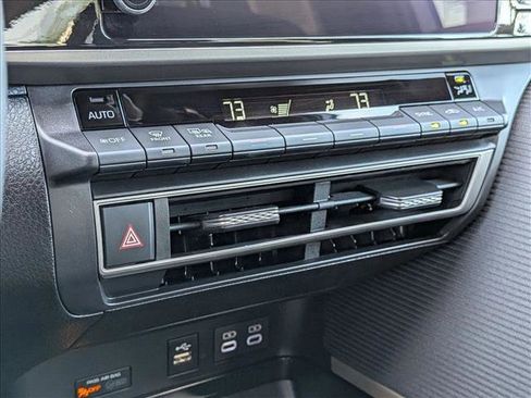 Used 2025 Toyota Camry SE image 14