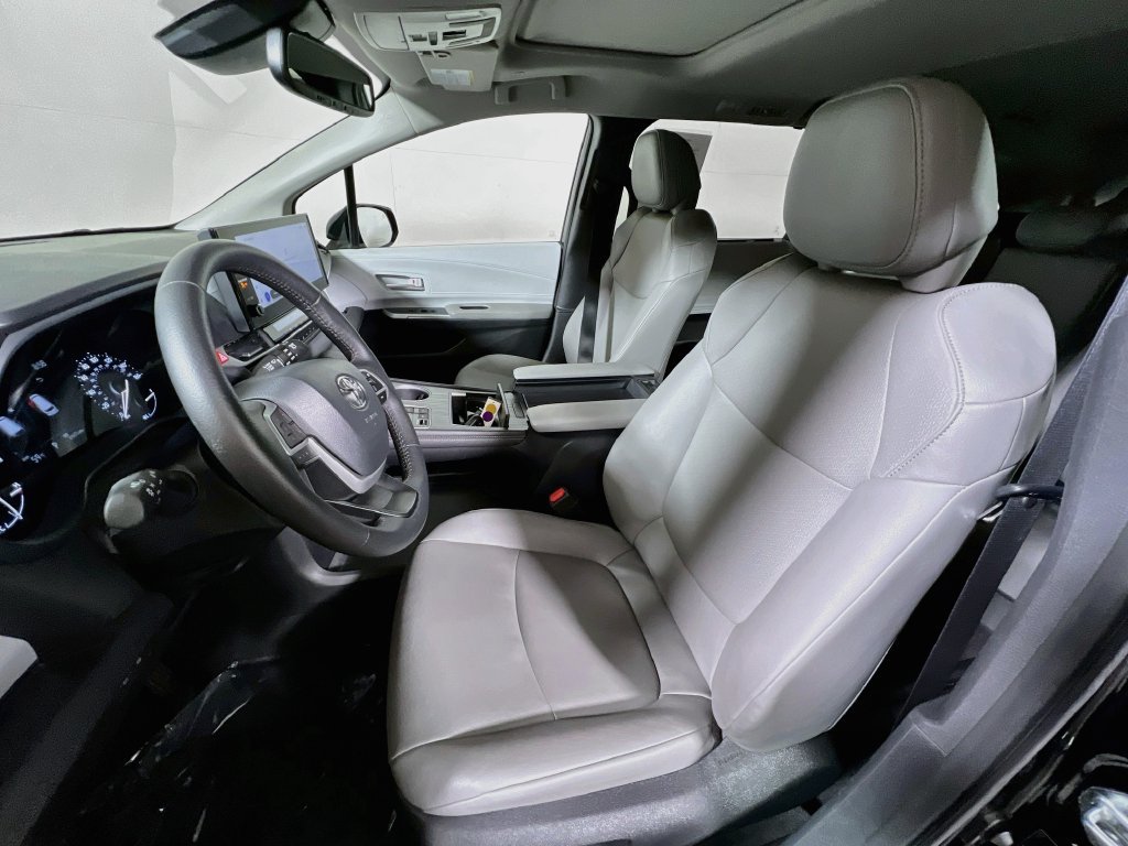 Certified 2026 Toyota Sienna XLE FWD image 18