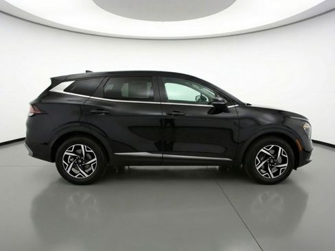 Used 2025 Kia Sportage LX image 9