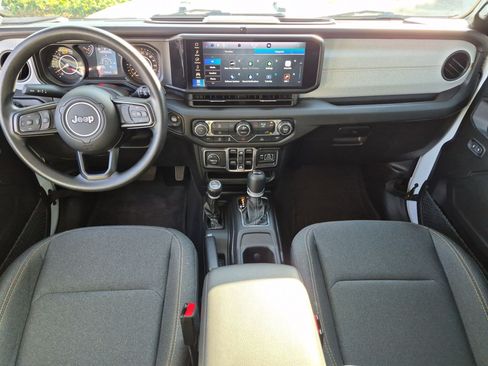 Used 2025 Jeep Wrangler Unlimited Sport AWD/4WD image 27