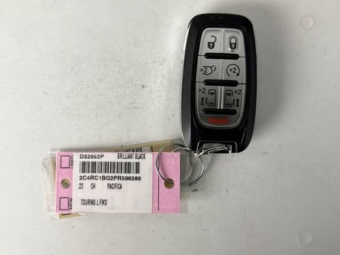 Used 2023 Chrysler Pacifica Touring-L FWD image 21
