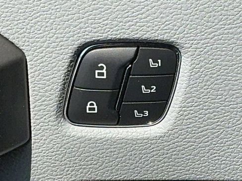 Used 2022 Ford F450 Limited w/ FX4 Off-Road Package AWD/4WD image 18